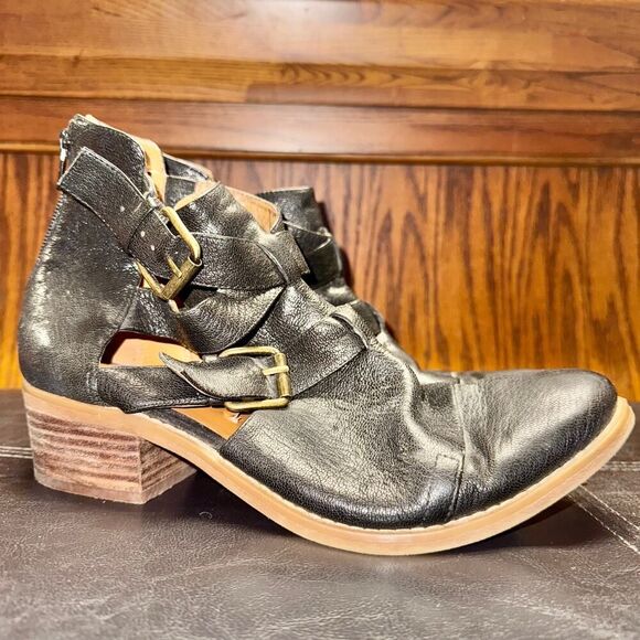 Nine West Women's Waterloo Buckle Detail Wedge Heel Booties Black - Size 9 - Picture 4 of 8